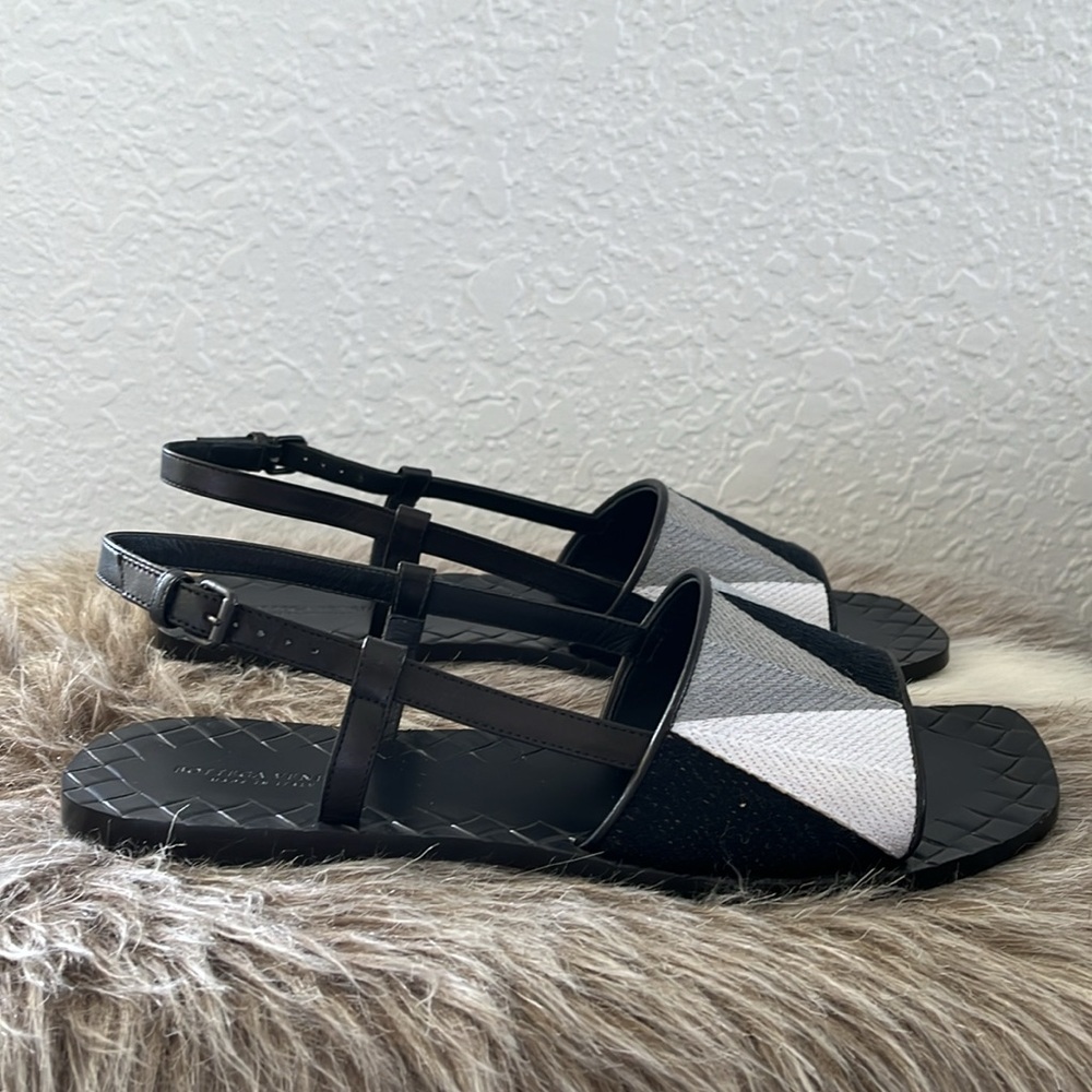 Flat Bottega Veneta Sandals - Picture 4 of 14